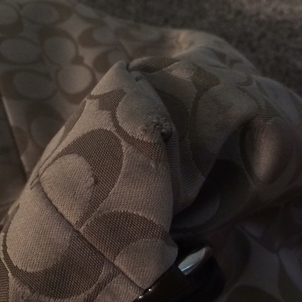 Authentic COACH bag.  Medium size. Very spacious. - Picture 4 of 8